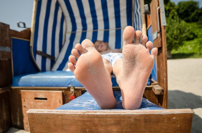 beach-chair-2850854_960_720