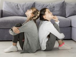 Jak rozwiązywać konflikty między dziećmi? Poznaj skuteczne sposoby na budowanie porozumienia