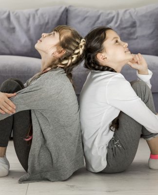 Jak rozwiązywać konflikty między dziećmi? Poznaj skuteczne sposoby na budowanie porozumienia Jak rozwiązywać konflikty między dziećmi? Poznaj skuteczne sposoby na budowanie porozumienia